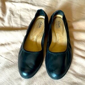 Clarks ballerina style flats